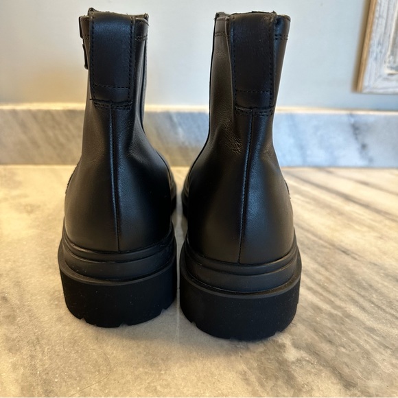 Like new Vince black Leather Chelsea boots - Picture 5 of 6
